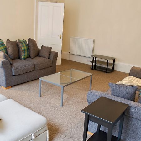 3 Bedroom Apartment Accommodates 8 Edinburgh Exterior photo