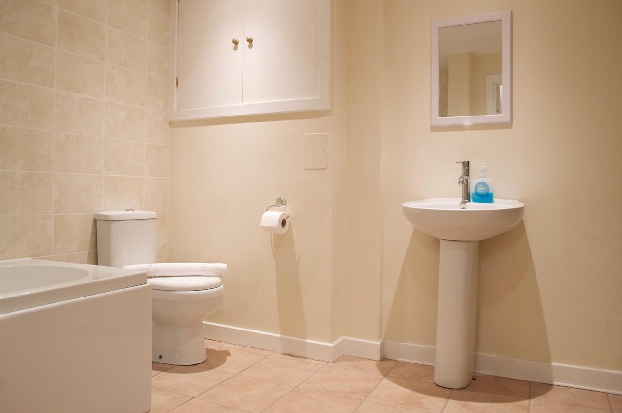 3 Bedroom Apartment Accommodates 8 Edinburgh Exterior photo