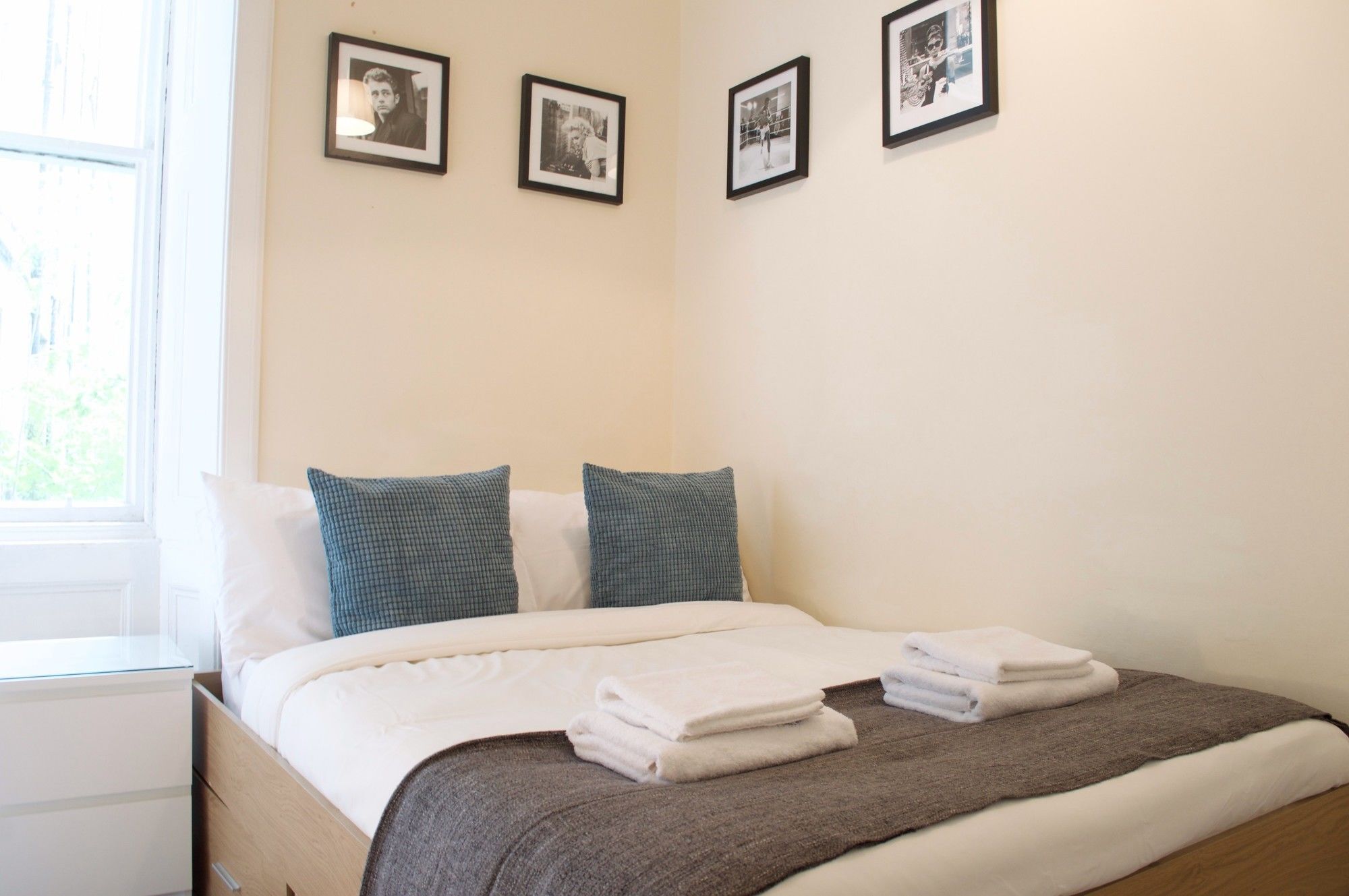 3 Bedroom Apartment Accommodates 8 Edinburgh Exterior photo