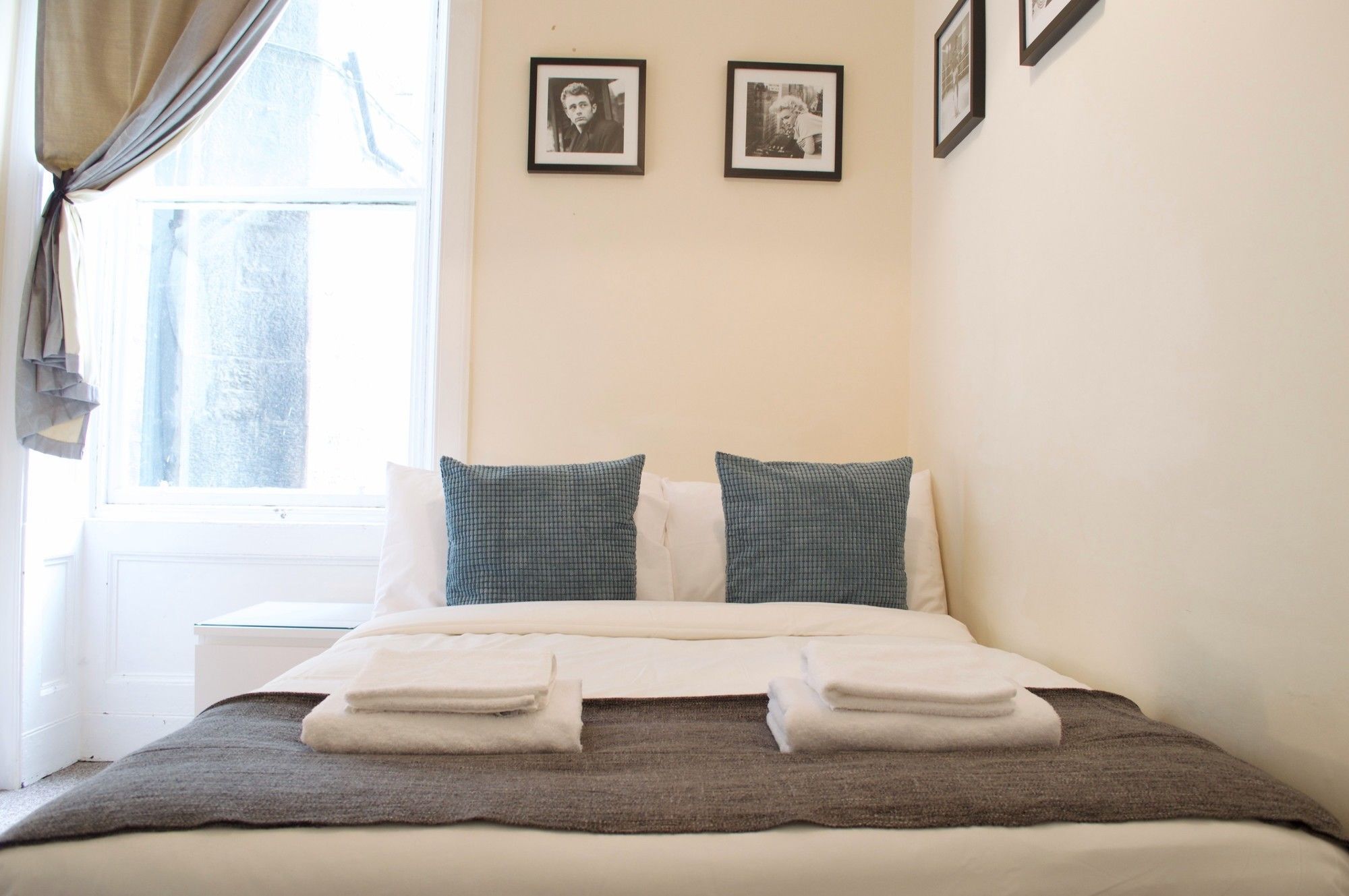 3 Bedroom Apartment Accommodates 8 Edinburgh Exterior photo