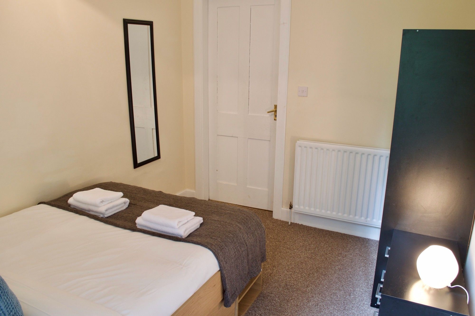 3 Bedroom Apartment Accommodates 8 Edinburgh Exterior photo