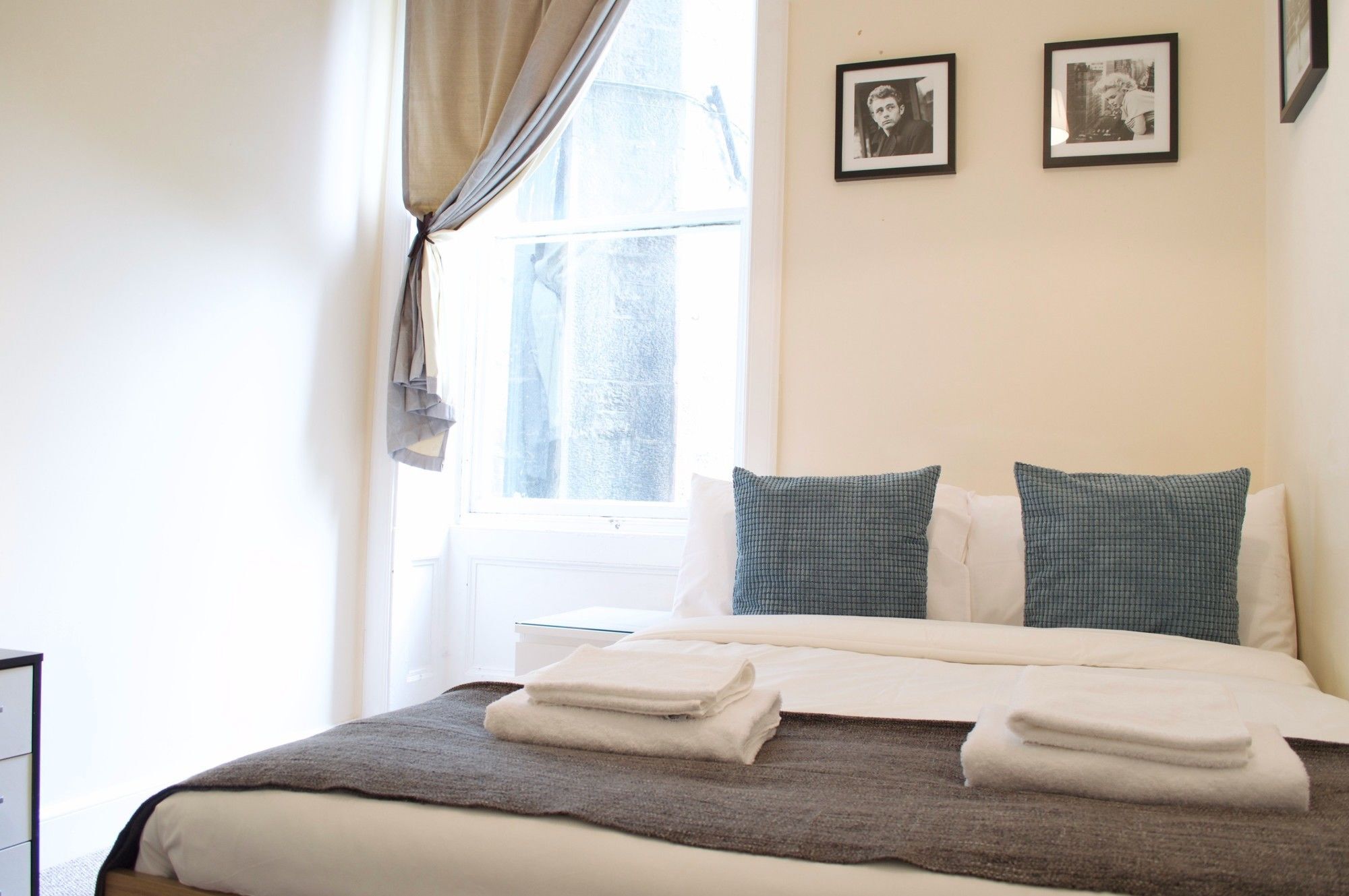 3 Bedroom Apartment Accommodates 8 Edinburgh Exterior photo